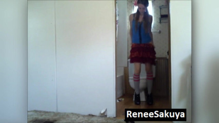 Renee Sakuya: Andare a pisciare attraverso la stanza