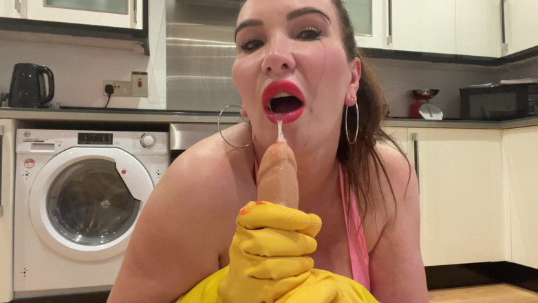 Sophie James: Покоївка хоче твою сперму в її дупу!!