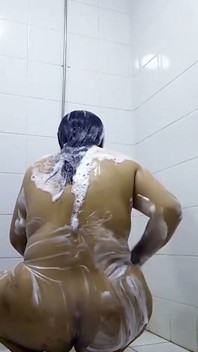 Dans la douche, moments sensuels en HD