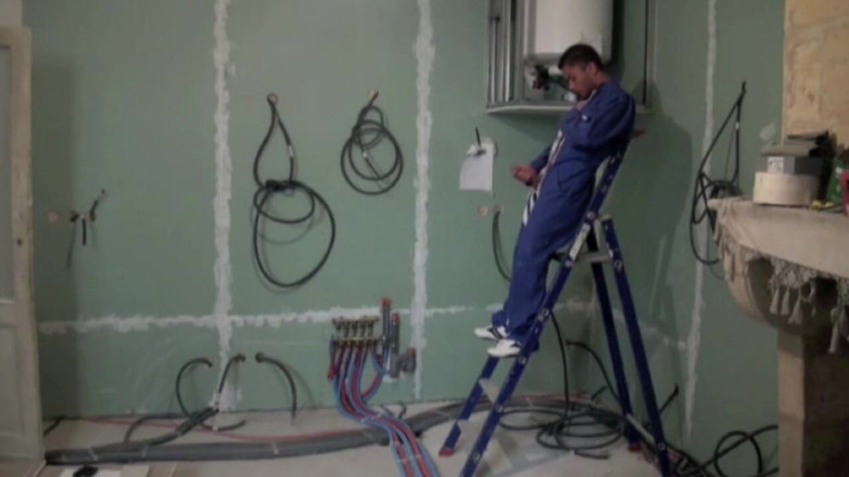 Gaybareback: Straight worker fuck a gay
