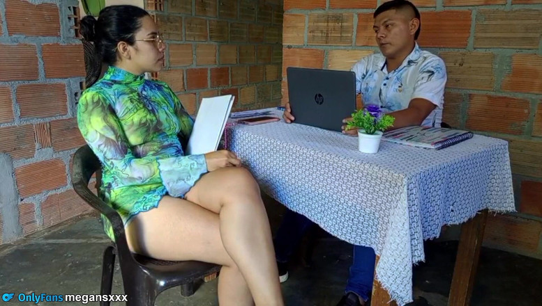 MeGanSxx: Il colloquio di lavoro termina con una sborra in bocca...