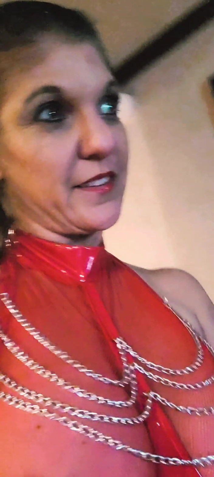 Coralyn Jewels Gems: Jilat memek enak gimana caranya?