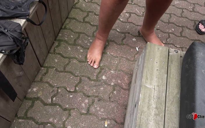 GangBang-Dream: Blond Latina Rebell utomhus spermapaj gängknull