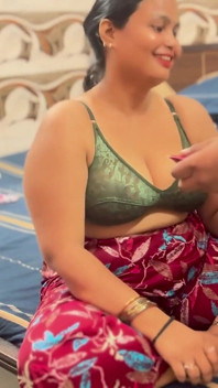 Desi verkäuferin wird im hardcore-versuch mit ihrer geheimen sexcreme voll benutzt