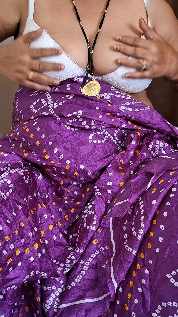 TABOOBREAKERS: Purple Saree Miluje Pocit Gujrati Bhabhi
