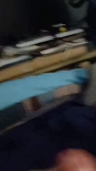 Vidéo d’éjaculation avec un jouet