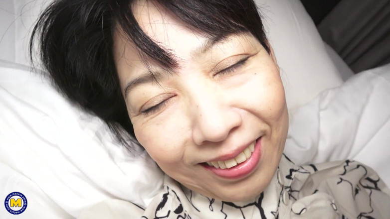 Mature NL: 샤워하는 일본 계모를 보고 POV 스타일로 질싸