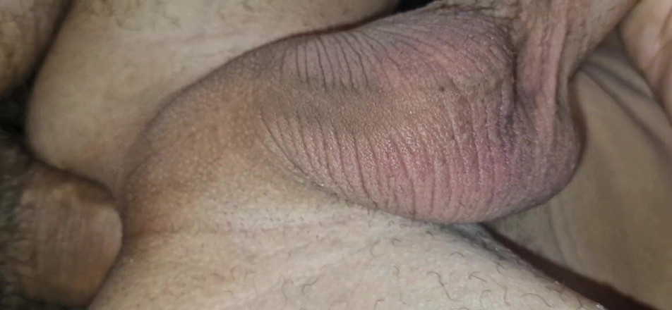 Dinar: Sissy Femboy si vzal velký penis se spermatem na hladkém...