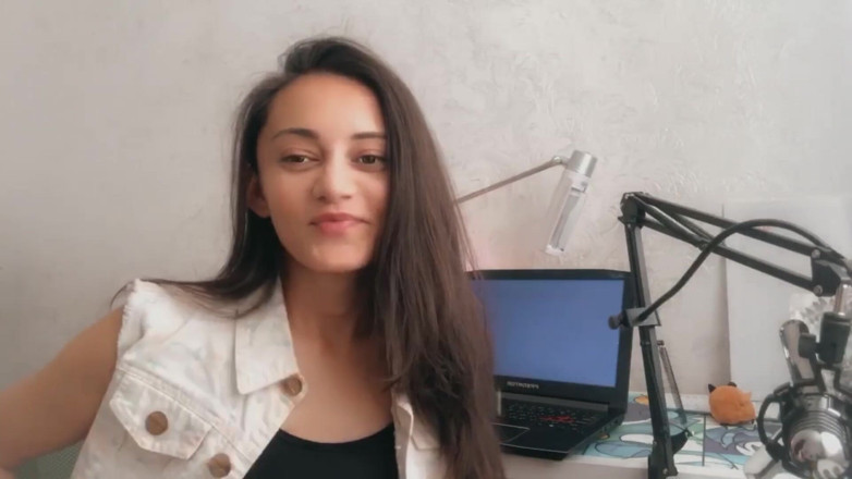 Malati Sex Education: Mój pierwszy lesbijski pocałunek
