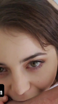 SisLovesMe - Piękna 18-letnia przyrodnia siostra Kylie Quinn pragnie mięsistego kutasa Jej Stepbro