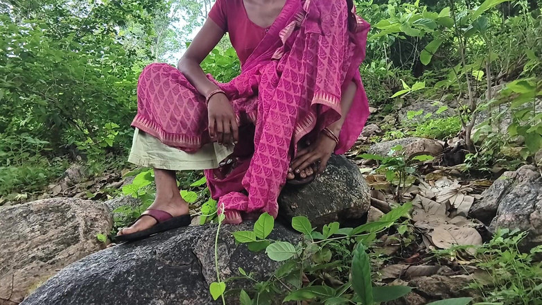 Poonambhabhi village: Aku ngentot istriku di hutan