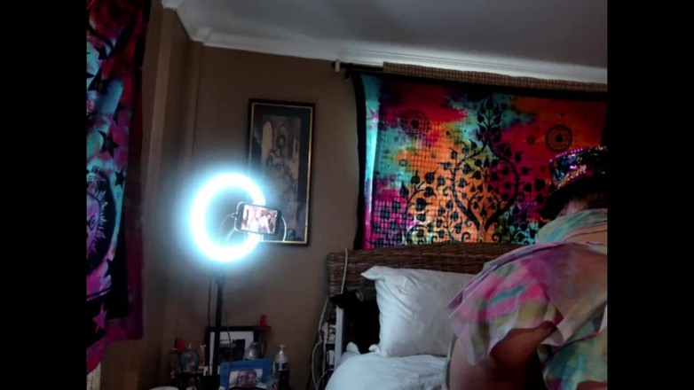 Suzy Wylde: Suzy Wylde se stěhuje z podvádějící čtvrti