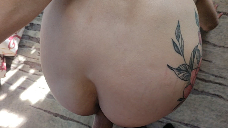 DirtyLubov: ก้นของสาวผมสีน้ําตาลหื่น