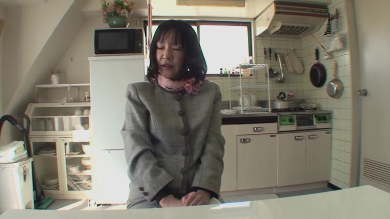 Milf in Love: Mame sexy japoneze cu sfârcuri uriașe - episodul 01