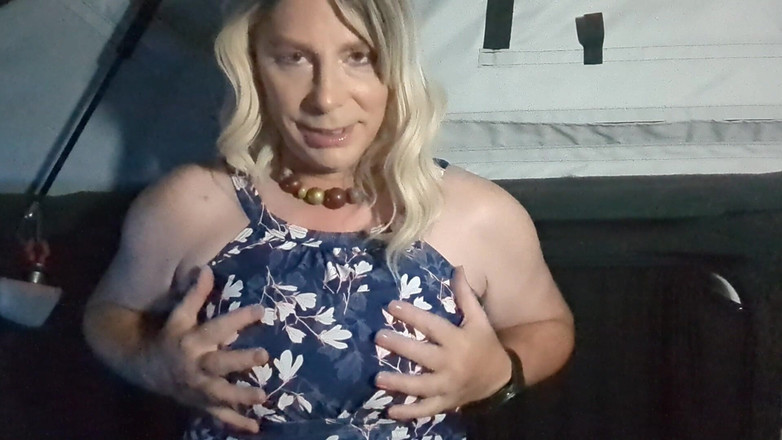 NikkiGee: Nikki раздевается
