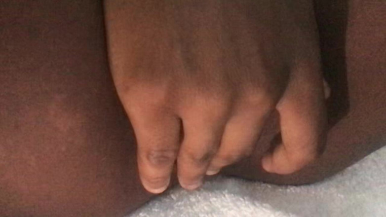 Browngurl234: Cewek semok kulit hitam ini lagi asik muasin memeknya sendirian