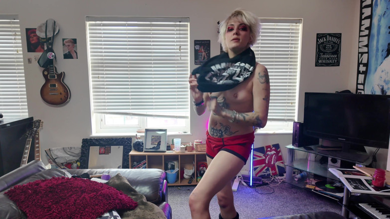 Glitterqueen1999: Un pariu cu sora mea vitregă