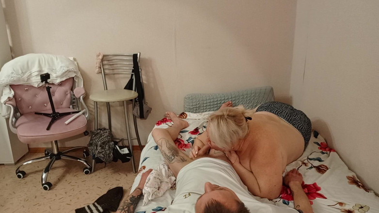 Zona901: La mattinata del vicino è iniziata con un pompino profondo e...