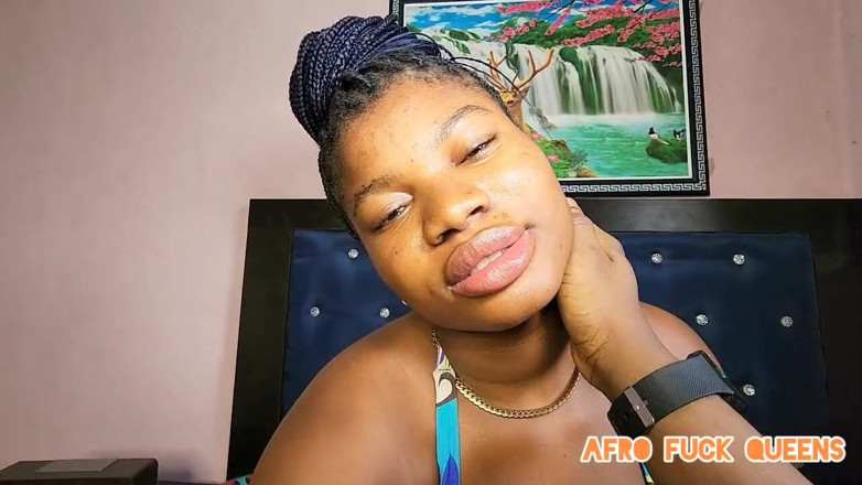 Afro fuck queens: Une Africaine à forte poitrine se tape une grosse bite noire