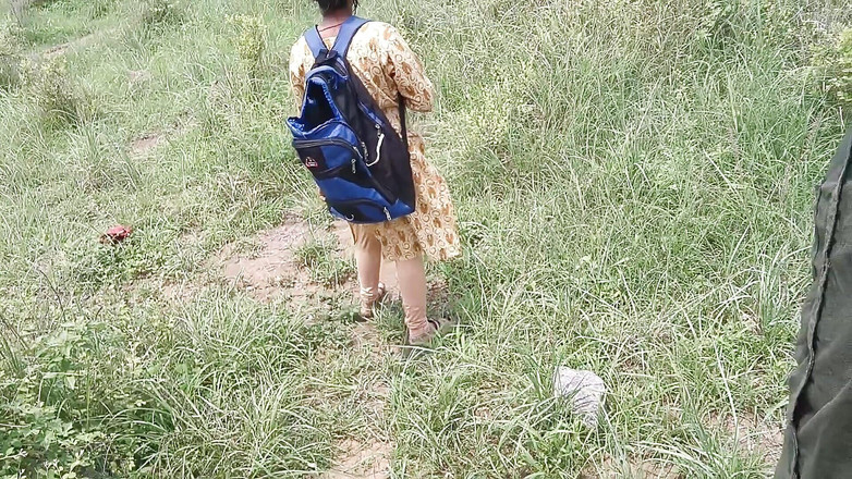 Fuckkkker: Desi studentka venkovní hindský sex - virální mms