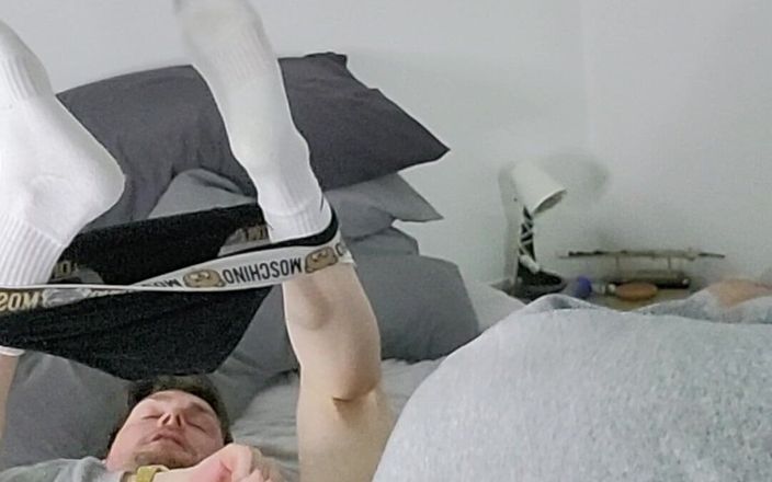 Twotwinkhusbands: ब्रिटिश लड़के ने पहली बार वीडियो फोट पर अपनी गांड खाया