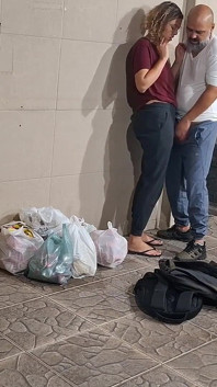 Studenci pomijają zajęcia i uprawiają seks za budynkiem w tajemnicy