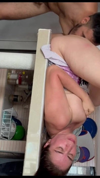 เธอรูดหีบนโต๊ะอาหารแล้วแตกน้ำพุ่งไม่หยุด อย่าหยุด อย่าหยุดเลย