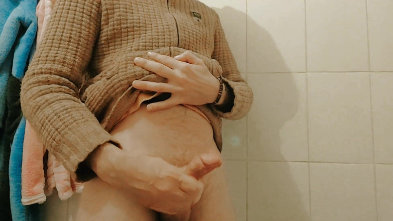 Willy Alexandru Petre: Je me caresse si bien la bite qu’elle pue partout