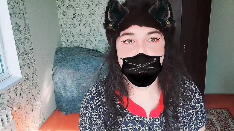 Kitty_Cross: Sladké femboy hraní se prameny hedvábných vlasů