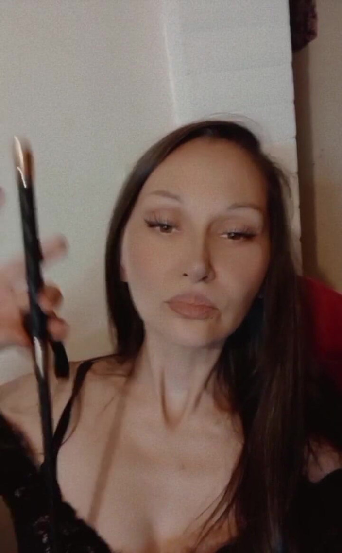 Dominatrix Redsonyja: Pomoz královně sednout si na Tron. Část 2