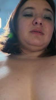 Gagica Țâțoasă Călărește Până La Orgasm