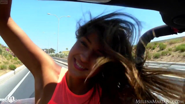 Melena Tara: Melena Maria Rya strippar i Cabrio