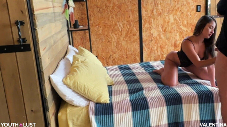 Youth Lust: Le sexe vitreux de Valentina en coulisses