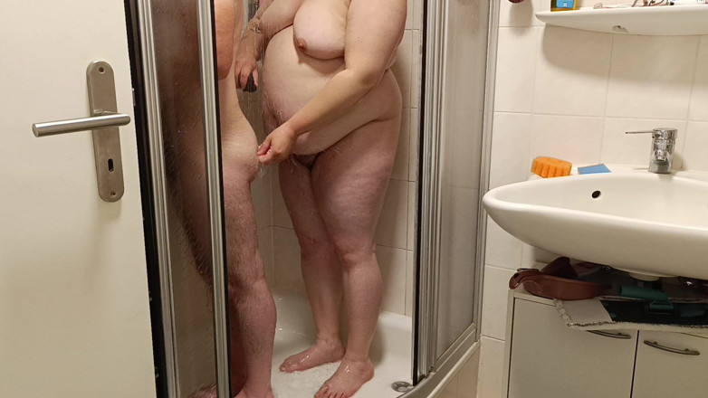 Jonas1996: Momento di doccia calda, le ho insaponato tutto il corpo