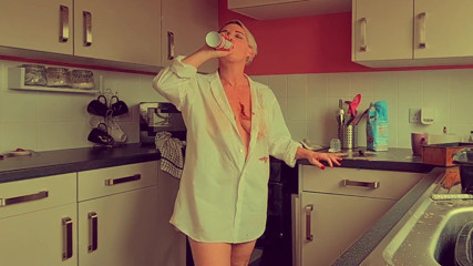 Kylie Britain Adventures: Britain's wet and moist bake off