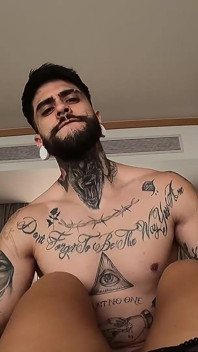 Ich nahm meine freche nachbarin in ein Motel und fickte sie, bis sie kam.