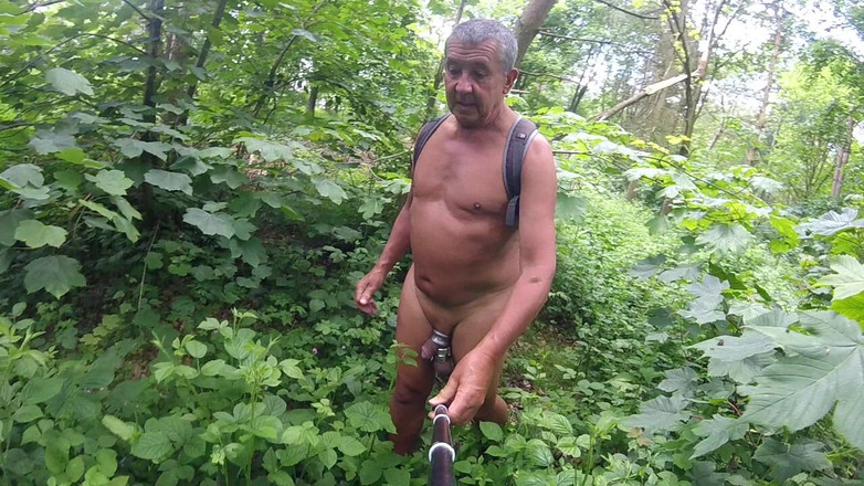 Andy: Striptis Walk in the Woods