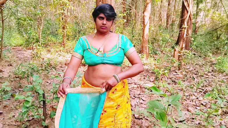Telugu honey lips: Venkovní sex v džungli. Desi Bhabi šuká Husbendova malého bratra Velkého čůráka...