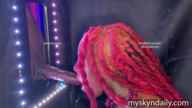 MySkyn Entertainment: Capra gâtului are parte de o pulă mare și neagră