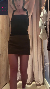 Aritzia zkouší orgasmus při zkoušení oblečení