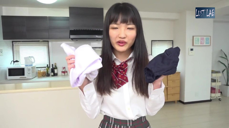Lust lab: Juguetona provocación con uniformes. Ella encuentra el atuendo y se...