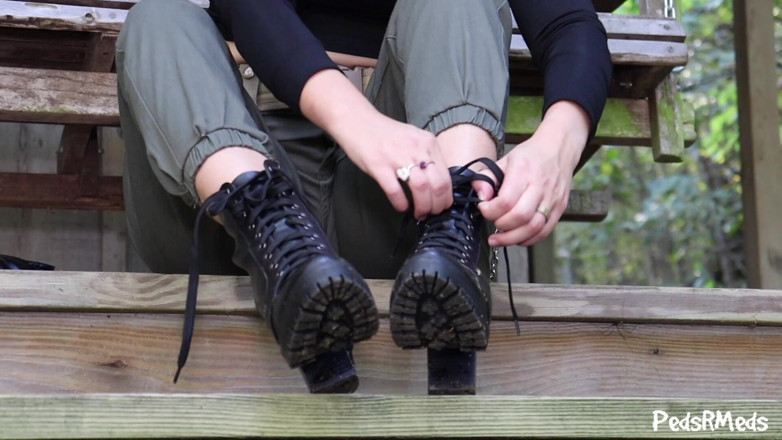 PedsRMeds: Peaches Kim Removes Her Boots and Socks