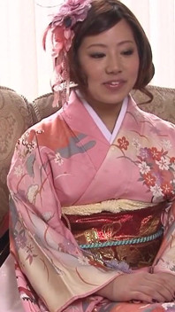 Scène d’Asiatiques poilues - une Japonaise 4_sexy plantureuse se fait baiser dans une orgie avec fin de bukkake