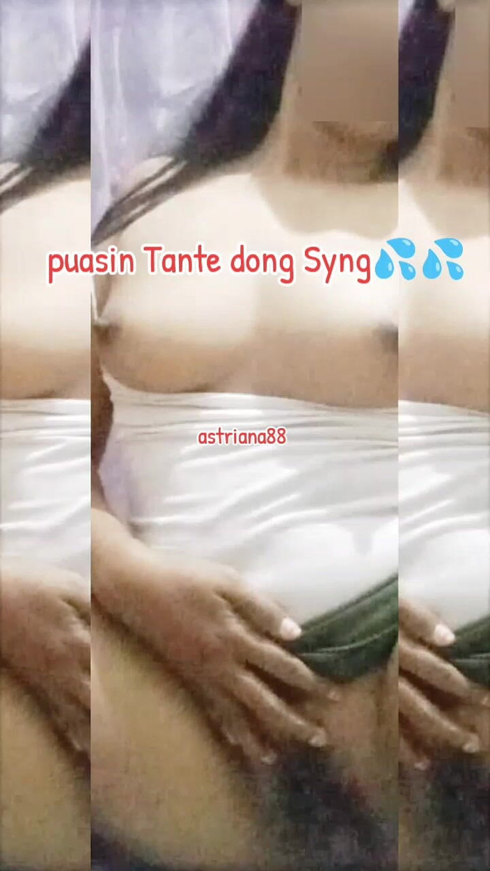 Astriana88: Ibu tunggal Ibu terangsang