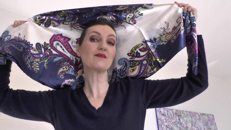 Lady Victoria Valente: Satin jilbab fashion show dan cumshot di atas kain, JOI,...