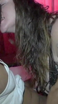 Il pompino di una maliziosa ragazza bianca