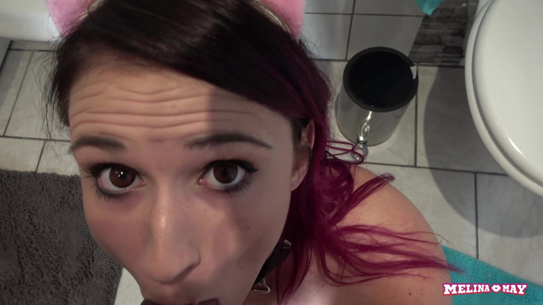 Melina May: Anaal met haar hoofd in het toilet