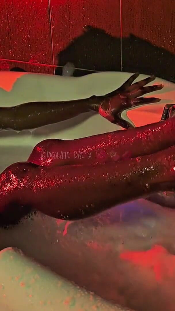 Im Such a Dirty Slut!! I Let the Jaccuzzi Jets Fuck Out My Pussy Till I Cum!! (Naturelle Chocolat)