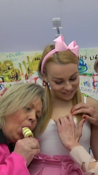 2 grandmams wants to fucker their stepniece with a strapon