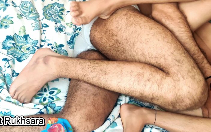 hot_rukhsara: Evde kimse yokken beni odasına götürdü tam Hintçe edepsiz ses